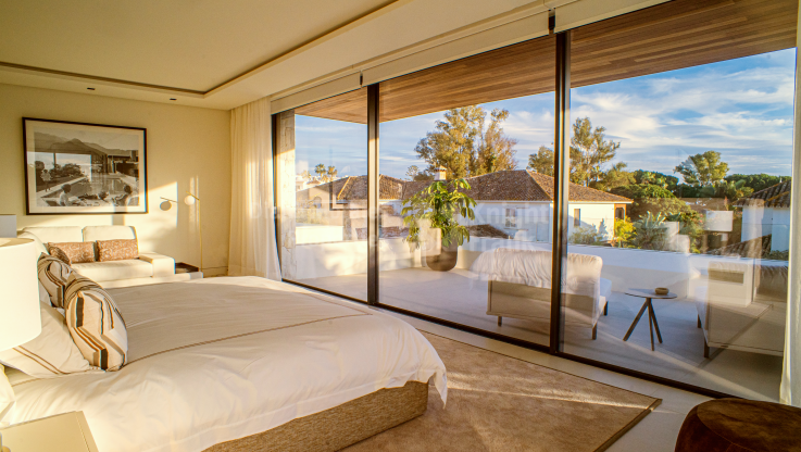 Villa moderna a un paso de la playa - Villa en venta en Casablanca, Marbella Milla de Oro