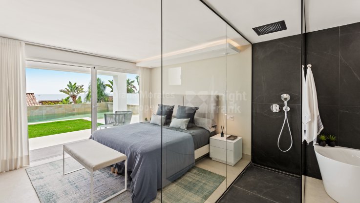 Vollständig renovierte Villa in einer Anlage am Meer - Villa zum Verkauf in Estepona Playa, Estepona