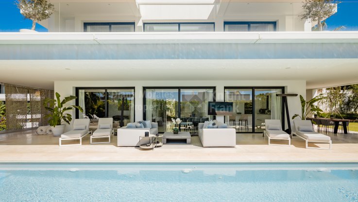 Modern villa in a gated community - Villa for sale in Nueva Andalucia