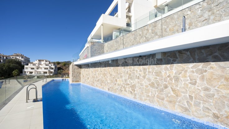 Luxueux penthouse en duplex avec vue imprenable et piscine privée chauffée - Penthouse duplex à vendre à La Morelia de Marbella, Nueva Andalucia