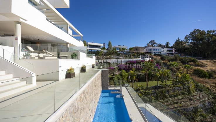 Luxurious duplex penthouse with stunning views and private heated pool - Duplex Penthouse for sale in La Morelia de Marbella, Nueva Andalucia