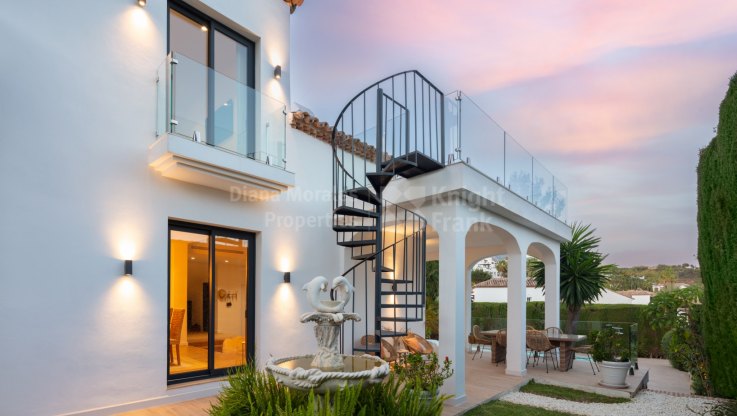 Charmantes Haus in geschlossener Gemeinschaft - Villa zum Verkauf in Marbella Country Club, Nueva Andalucia