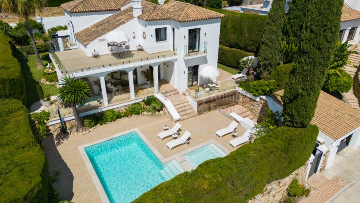 Charmantes Haus in geschlossener Gemeinschaft - Villa zum Verkauf in Marbella Country Club, Nueva Andalucia