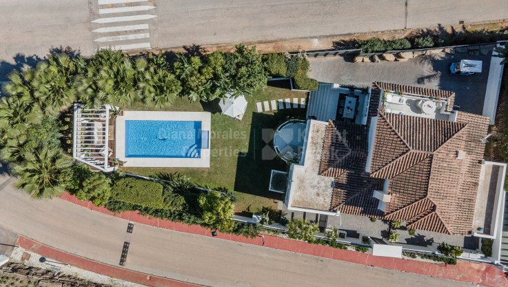 Luminous villa in the heart of the Golf Valley, Nueva Andalucía - Villa for sale in Nueva Andalucia