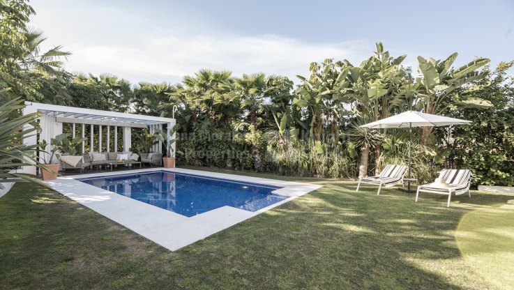 Luminous villa in the heart of the Golf Valley, Nueva Andalucía - Villa for sale in Nueva Andalucia