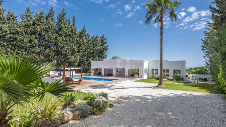Finca mit zwei unabhängigen Villen und Orangengarten in Estepona - Villa zum Verkauf in Sotoserena, Estepona