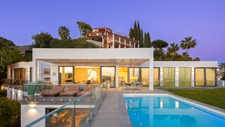 Stunning villa with panoramic sea views in La Quinta - Villa for sale in El Herrojo, Benahavis