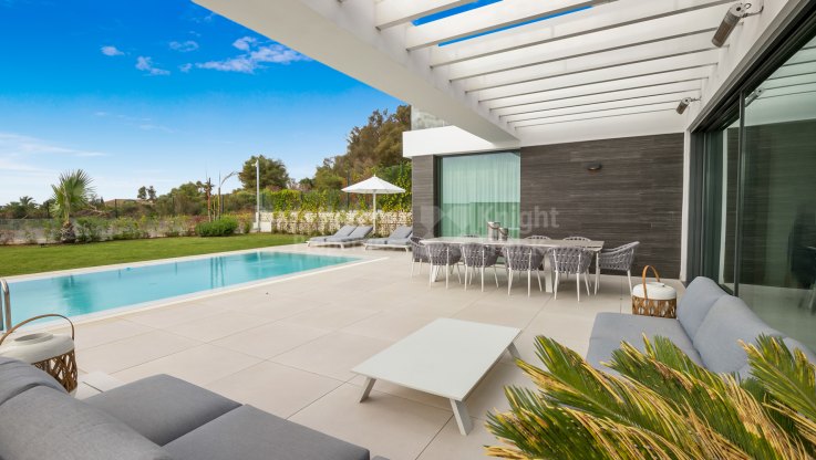 Luxury living in a gated community near Cabopino - Villa for sale in Cabopino, Marbella East