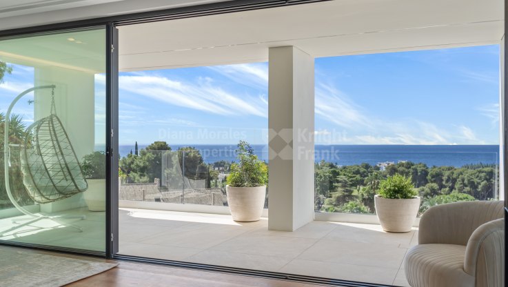 Villa con piscina desbordante y vistas panorámicas - Villa en venta en Rio Real, Marbella Este