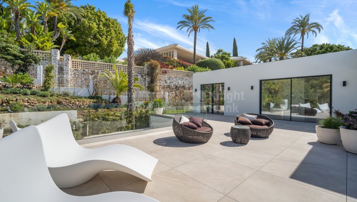 Villa con piscina desbordante y vistas panorámicas - Villa en venta en Rio Real, Marbella Este