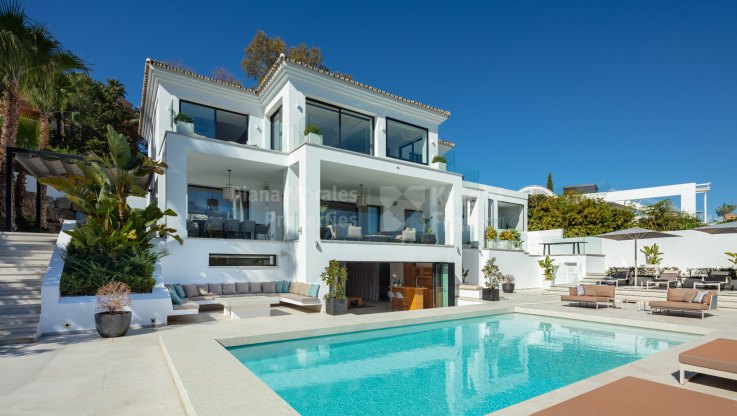 Stunning 5-Bedroom villa in Marbella's Golf Valley - Villa for sale in Los Naranjos de Marbella, Nueva Andalucia