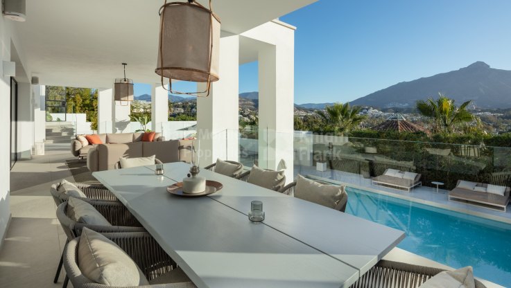 Stunning 5-Bedroom villa in Marbella's Golf Valley - Villa for sale in Los Naranjos de Marbella, Nueva Andalucia