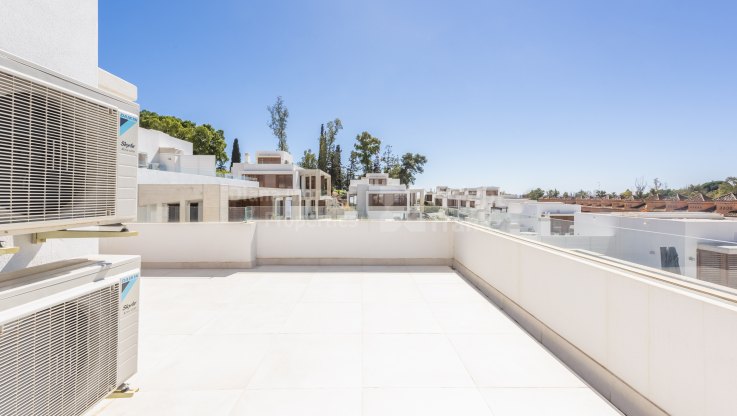 Luxurious semi detached villa with private plunge pool in The Golden Mile of Marbella - Semi Detached Villa for sale in Marbella Golden Mile