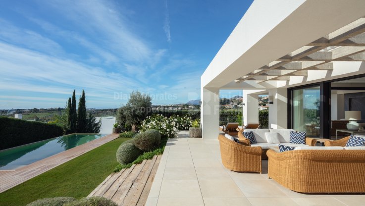 Exquisite Villa im mediterranen Stil mit traumhaftem Blick auf das Golftal in Marbella - Villa zum Verkauf in Haza del Conde, Nueva Andalucia