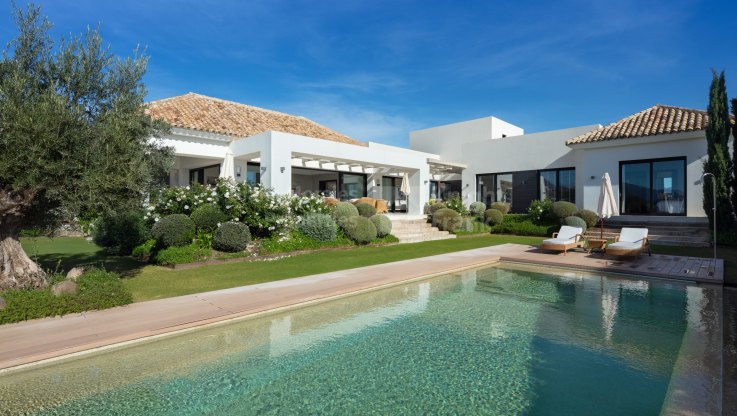 Haza del Conde, Casa Nevis: Exquisita villa de estilo mediterráneo con preciosas vistas al Valle del Golf en Marbella