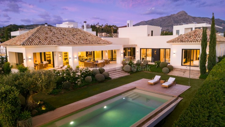 Exquisite Villa im mediterranen Stil mit traumhaftem Blick auf das Golftal in Marbella - Villa zum Verkauf in Haza del Conde, Nueva Andalucia