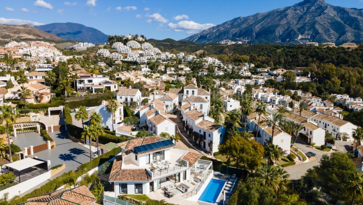 Belle villa rénovée à Las Brisas avec vue sur la mer - Villa à vendre à Las Brisas, Nueva Andalucia