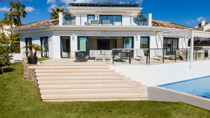 Bonita villa reformada en Las Brisas con vistas al mar - Villa en venta en Las Brisas, Nueva Andalucia