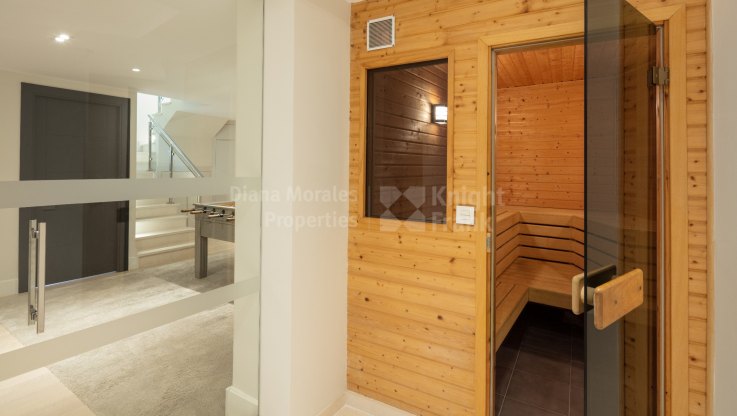 Belle villa rénovée à Las Brisas avec vue sur la mer - Villa à vendre à Las Brisas, Nueva Andalucia