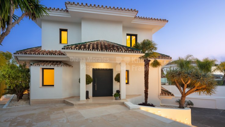 Belle villa rénovée à Las Brisas avec vue sur la mer - Villa à vendre à Las Brisas, Nueva Andalucia