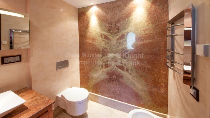 Klassische Villa mit Panoramablick - Villa zum Verkauf in Los Altos de los Monteros, Marbella Ost