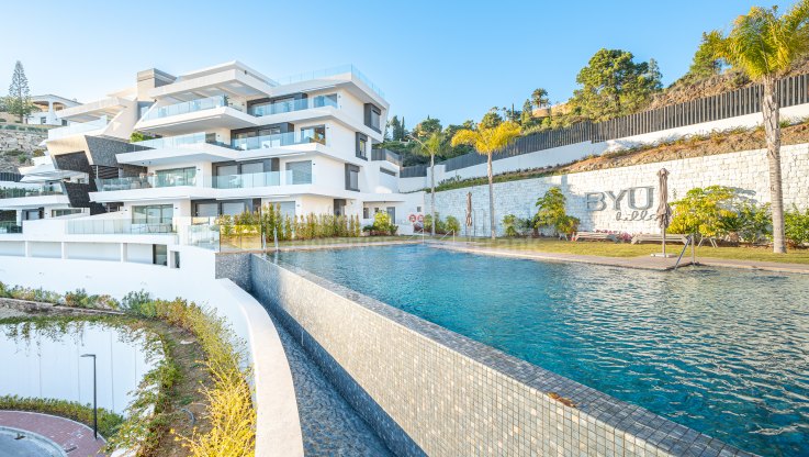 Светлая квартира с прекрасным видом - Апартамент на продажу в Las Colinas de Marbella, Бенахавис