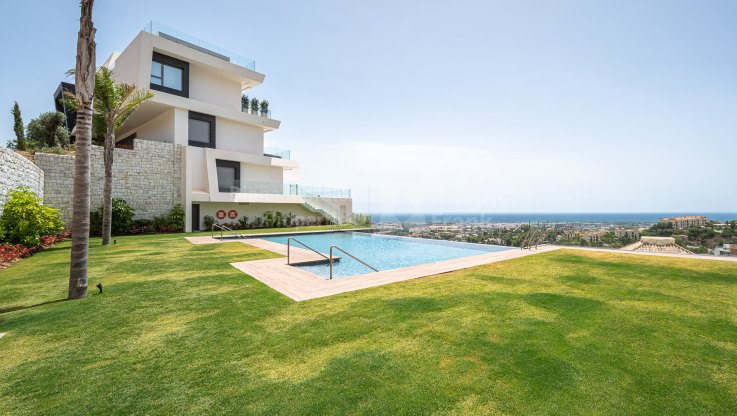 Bright flat with beautiful views - Apartment for sale in Las Colinas de Marbella, Benahavis