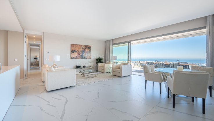 Luminoso apartamento con preciosas vistas - Apartamento en venta en Las Colinas de Marbella, Benahavis