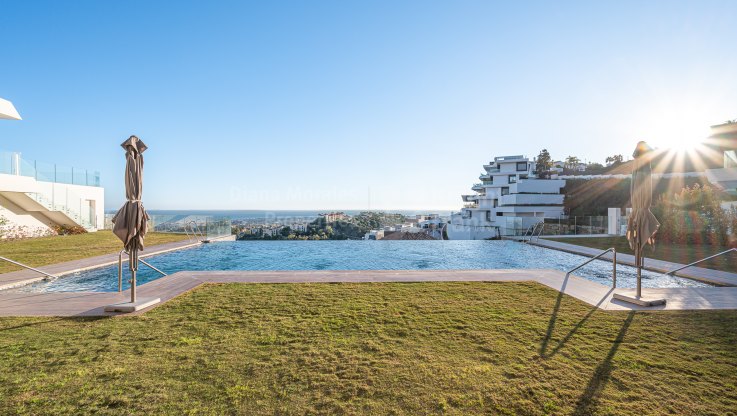 Helle Wohnung mit schöner Aussicht - Wohnung zum Verkauf in Las Colinas de Marbella, Benahavis