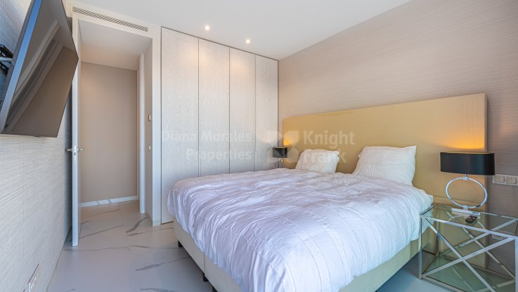 Bright flat with beautiful views - Apartment for sale in Las Colinas de Marbella, Benahavis