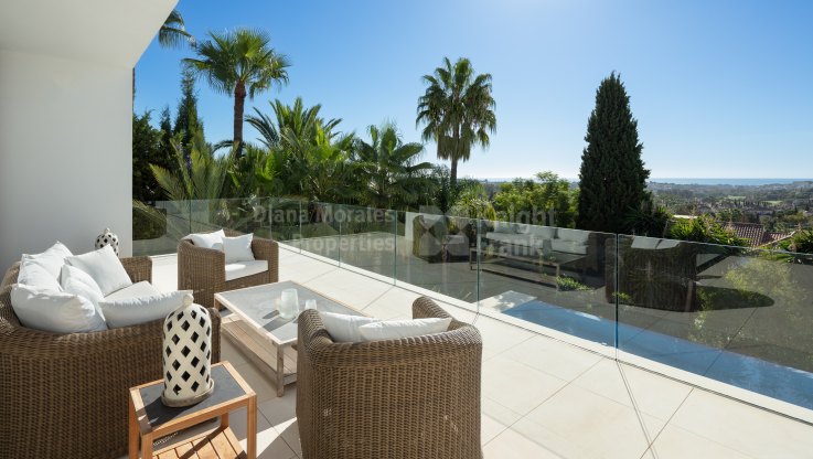 Villa with contemporary style and excellent views - Villa for sale in La Cerquilla, Nueva Andalucia
