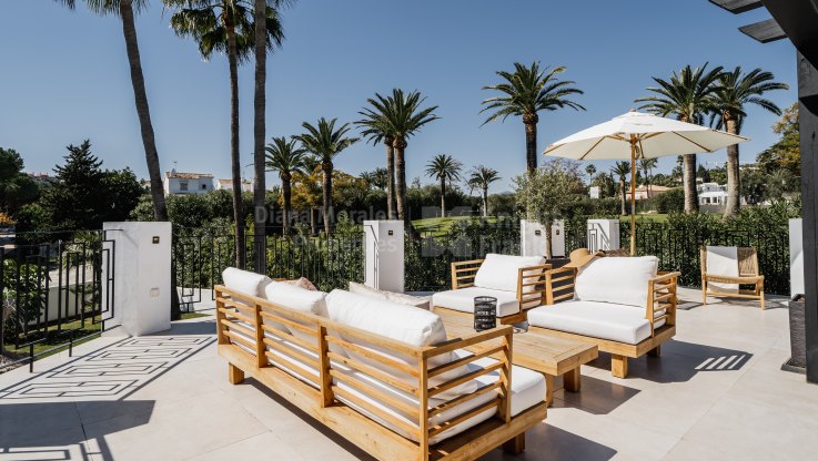 Villa totalmente reformada en primera linea de golf - Villa en venta en Las Brisas, Nueva Andalucia
