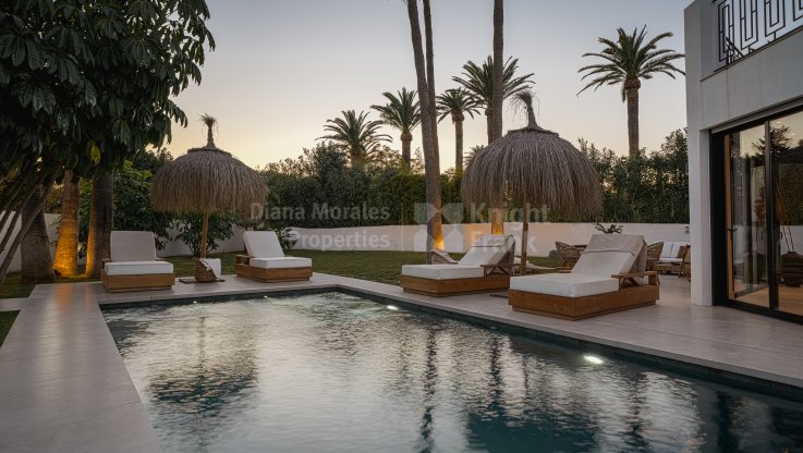 Villa totalmente reformada en primera linea de golf - Villa en venta en Las Brisas, Nueva Andalucia