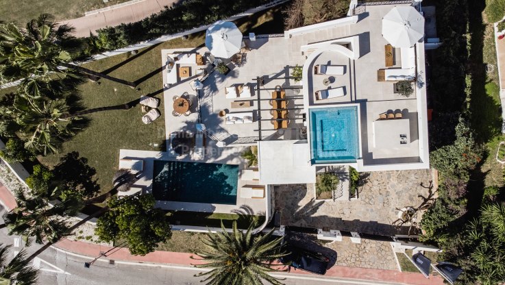 Villa totalmente reformada en primera linea de golf - Villa en venta en Las Brisas, Nueva Andalucia