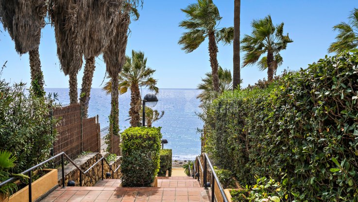 Duplex-Penthouse in Urbanisation on the Beach - Duplex Penthouse for sale in Alhambra del Mar, Marbella Golden Mile