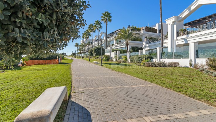 Beautiful and luminous ground floor apartment in front line beach complex - Ground Floor Apartment for sale in Doncella Beach, Estepona