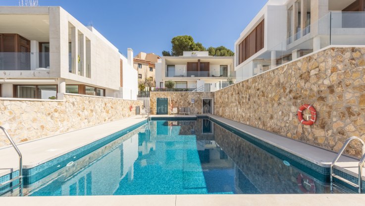 Villa pareada con piscina privada en La Milla de Oro de Marbella - Villa Pareada en venta en Marbella Milla de Oro