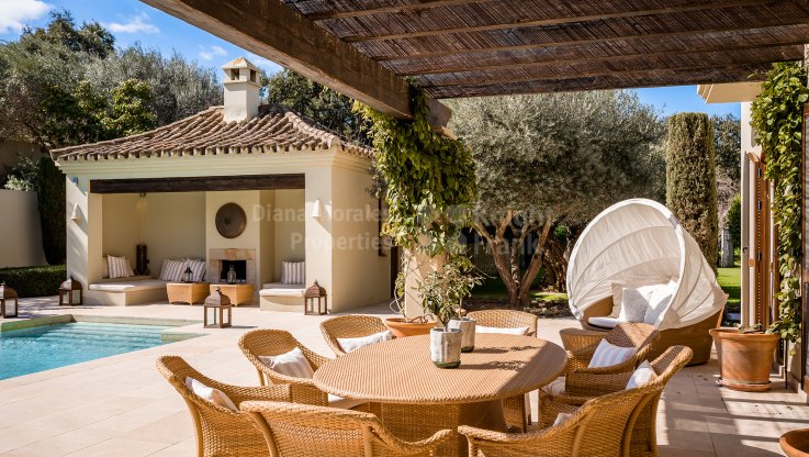 Exquisita villa estilo español en San Roque en primera linea de golf - Villa en venta en San Roque Club, San Roque