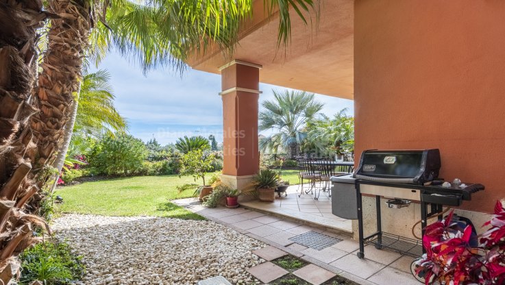 Belle maison familiale mitoyenne dans une communauté fermée - Villa Jumelée à vendre à Santa Clara, Marbella Est