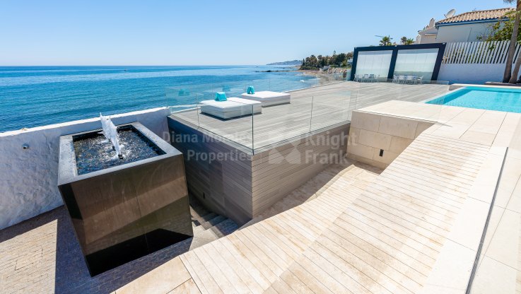 Moderne Villa mit privatem Zugang zum Strand - Villa zum Verkauf in Mijas Costa