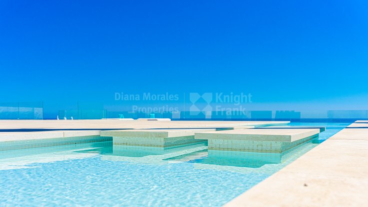 Moderne Villa mit privatem Zugang zum Strand - Villa zum Verkauf in Mijas Costa