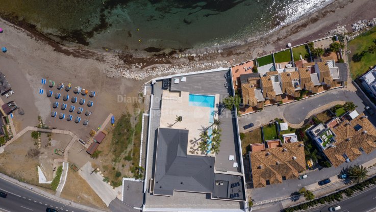 Modern villa with private access to the beach - Villa for sale in Mijas Costa