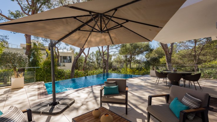 Villa semi-adosada en esquina de estilo moderno en Meisho Hills - Villa Pareada en venta en Sierra Blanca, Marbella Milla de Oro