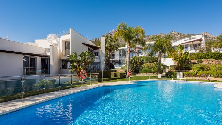 Modern gestaltete Eck-Doppelhaushälfte in Meisho Hills - Einfamilienhaushälfte zum Verkauf in Sierra Blanca, Marbella Goldene Meile