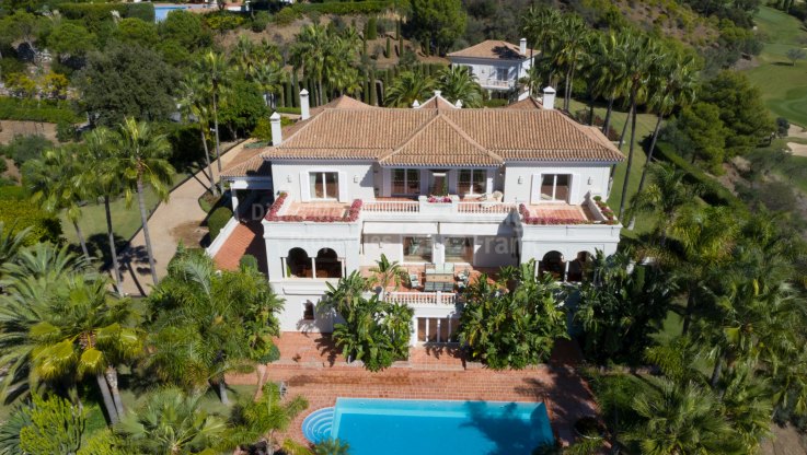 Frontline golf villa with a guest house in La Zagaleta - Villa for sale in La Zagaleta, Benahavis