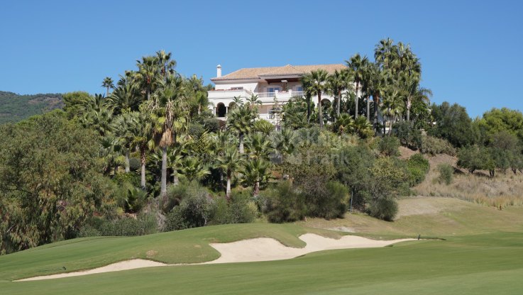 Villa de golf en première ligne avec une maison d'hôtes à La Zagaleta à vendre - Villa à vendre à La Zagaleta, Benahavis