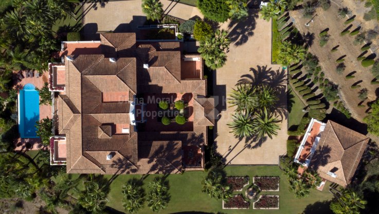 Villa en primera línea de golf con casa de invitados en La Zagaleta - Villa en venta en La Zagaleta, Benahavis