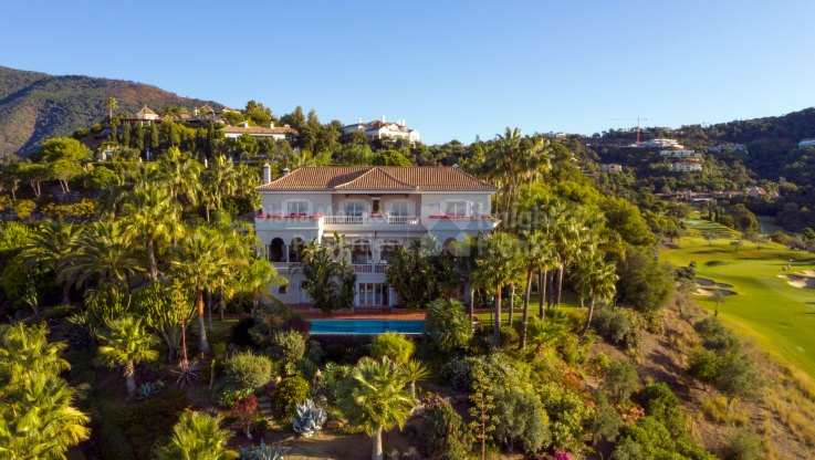 Golfvilla in erster Reihe mit Gästehaus in La Zagaleta zu verkaufen