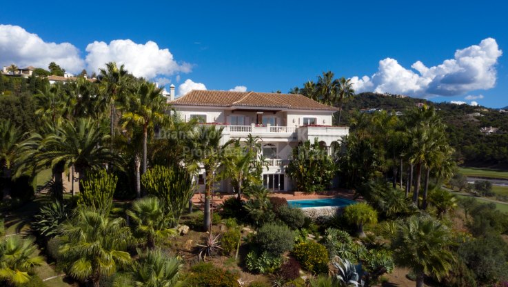 Villa en primera línea de golf con casa de invitados en La Zagaleta - Villa en venta en La Zagaleta, Benahavis