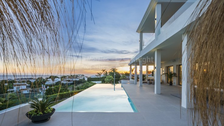 Villa im zeitgenössischen Stil mit atemberaubendem Blick auf die Mittelmeerküste - Villa zum Verkauf in Los Flamingos, Benahavis